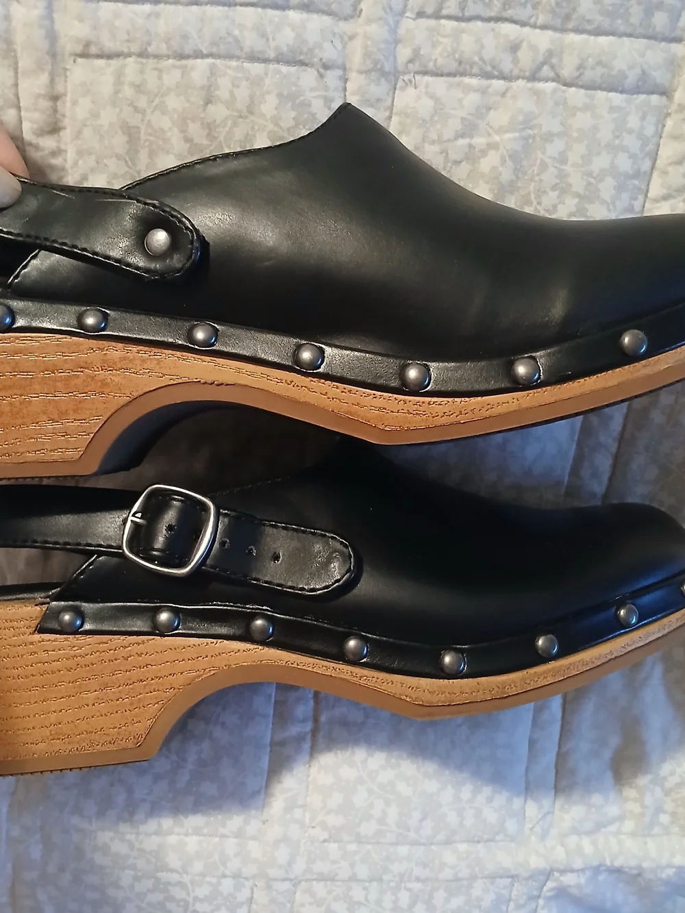 R2 Black Slip-On Women’s Clogs Sz 8 Faux Leather